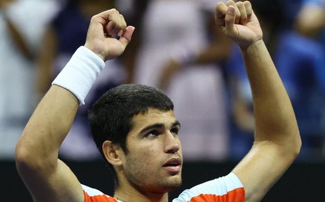 Carlos Alcaraz lần đầu tiên lọt vào chung kết Grand Slam - Ảnh: Reuters