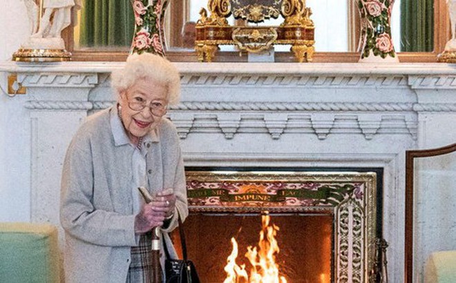 Nữ hoàng Elizabeth trong cuộc gặp tân Thủ tướng Anh Liz Truss hôm 6/9. Ảnh: Reuters