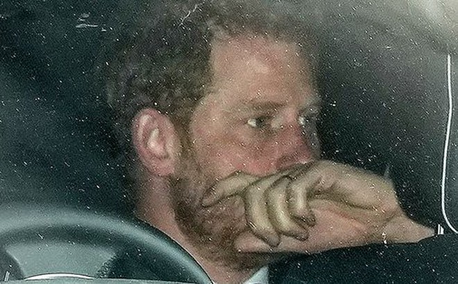 Hoàng tử Harry đau buồn sau chuyến thăm Nữ hoàng Elizabeth II. Ảnh: Daily Mail