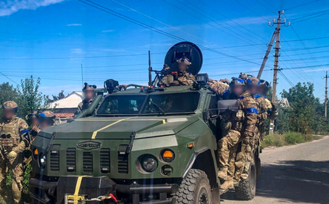 Xe của lực lượng an ninh Ukraine đi tuần ở Kupiansk, vùng Kharkiv, ngày 10/9