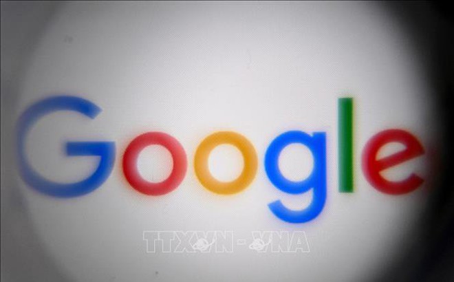 Biểu tượng Google trên màn hình điện thoại thông minh. Ảnh: AFP/TTXVN