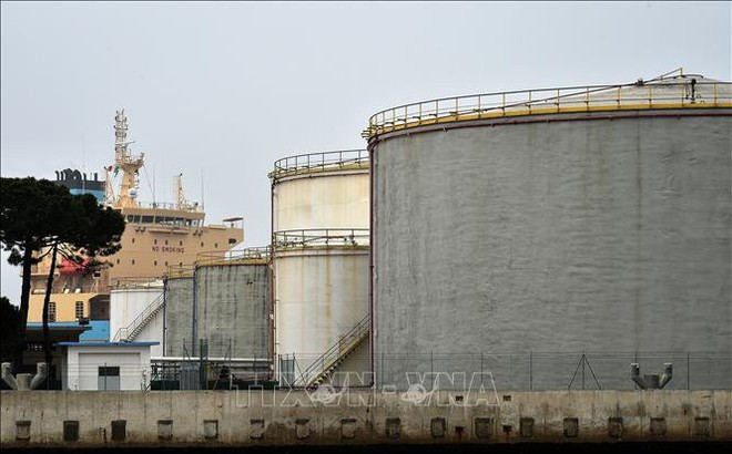 Nhà máy khí đốt của tập đoàn năng lượng Eni ở Marina di Ravenna, Italy. Ảnh: AFP/TTXVN