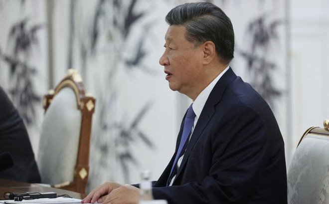 Chủ tịch Tập Cận Bình nói với Tổng thống Vladimir Putin tại cuộc gặp bên lề hội nghị Tổ chức Hợp tác Thượng Hải ngày 15-9. Ảnh: Reuters