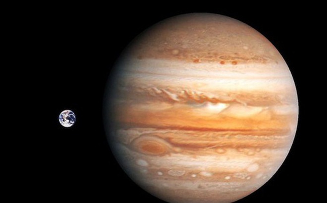 Hình ảnh so sánh kích thước giữa Trái đất và sao Mộc - Ảnh: NASA