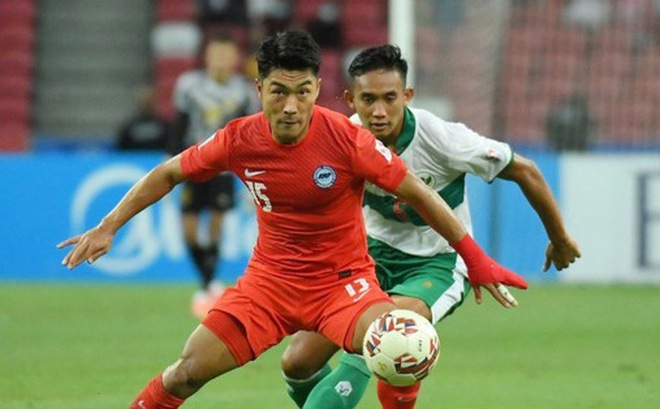 Song Ui Young (áo đỏ) trong trận bán kết AFF Cup 2020 với Indonesia - Ảnh: GETTY IMAGES