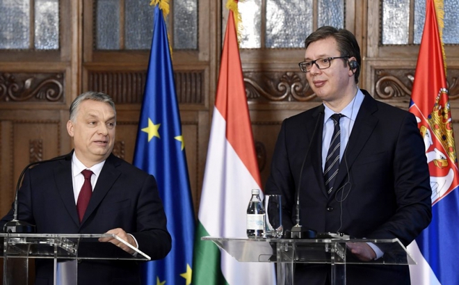 Thủ tướng Hungary Viktor Orban (trái) và Tổng thống Serbia Aleksandar Vucic tại buổi họp báo (ảnh Hungarytoday.hu)