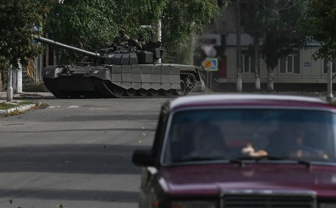 Xe bọc thép của quân đội Ukraine trên đường phố Bakhmut ngày 15/9. Ảnh: Getty