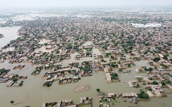 Cảnh tượng ngập lụt tại Dera Allah Yar, Jafferabad - Pakistan hôm 30-8. Ảnh: REUTERS