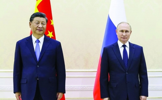 Tổng thống Nga Vladimir Putin và Chủ tịch Trung Quốc Tập Cận Bình tại cuộc gặp bên lề hội nghị thượng đỉnh của Tổ chức Hợp tác Thượng Hải ở thành phố Samarkand, Uzbekistan ngày 15/9. Ảnh: AP