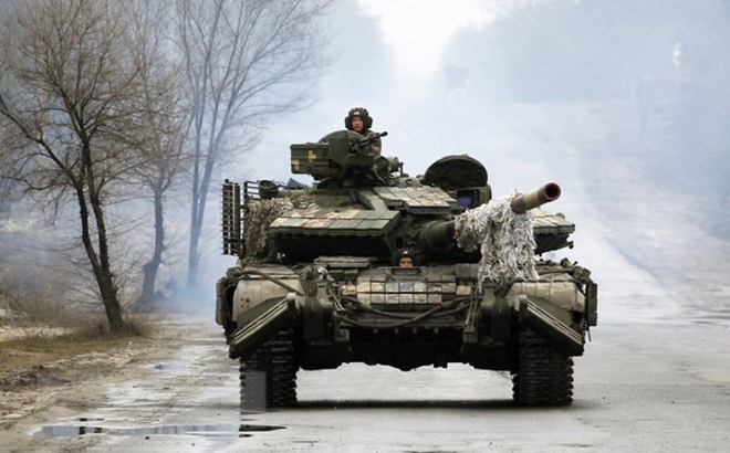 Quân nhân Ukraine trong cuộc xung đột với lực lượng Nga ở vùng Lugansk, ngày 25/2/2022. Ảnh: AFP