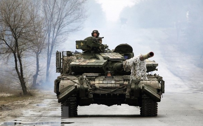 Quân nhân Ukraine trong cuộc xung đột với lực lượng Nga ở vùng Lugansk, ngày 25/2/2022. Ảnh: AFP