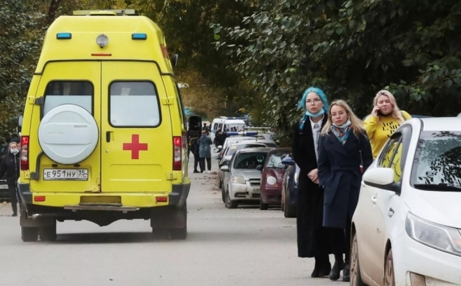 Xe cứu thương tại hiện trường vụ xả súng. Nguồn: Ria Novosti