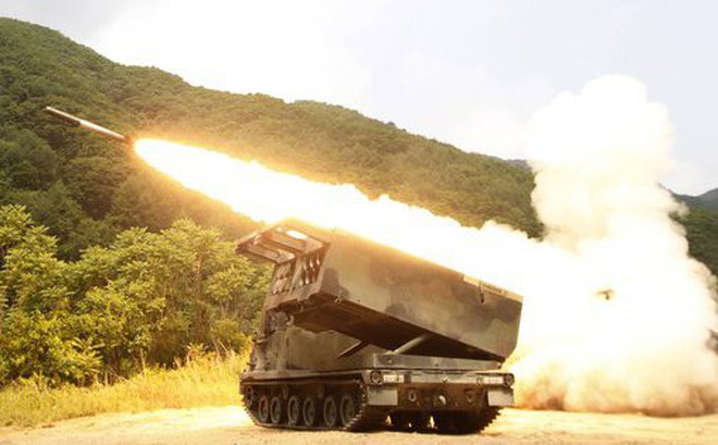 Hệ thống phóng tên lửa HIMARS sẽ nằm trong gói viện trợ kỷ lục mới mà Mỹ đang chuẩn bị cho Ukriane - Ảnh: REUTERS