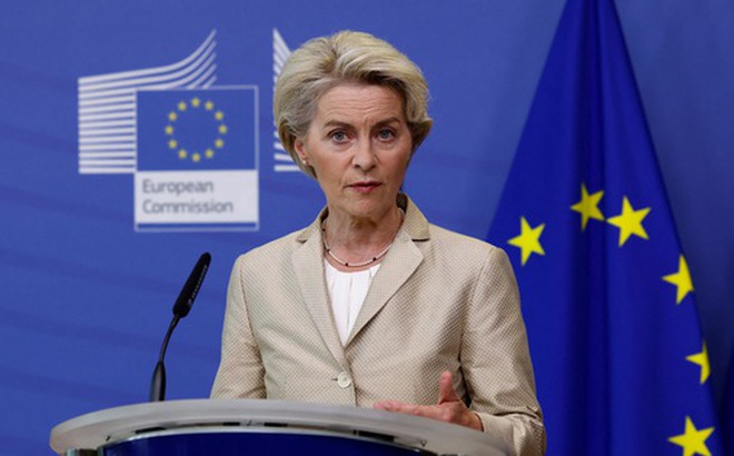 Chủ tịch Ủy ban châu Âu (EC) Ursula von der Leyen khẳng định sẽ bắt Nga trả giá - Ảnh: REUTERS