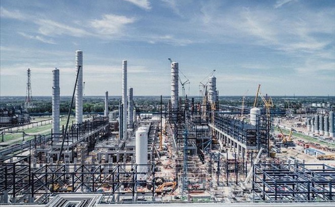 Giếng lọc dầu ở gần sông Irtysh ở Omsk, Tây Nam Siberia, Nga. Ảnh: Nsenergy Business/TTXVN