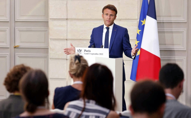 Tổng thống Pháp Macron trong buổi họp báo chiều 5/9. Ảnh: Le Monde