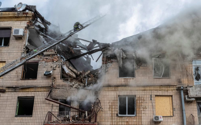Một toà chung cư bị phá hỏng ở Kharkiv ngày 6/9. (Ảnh: Reuters)