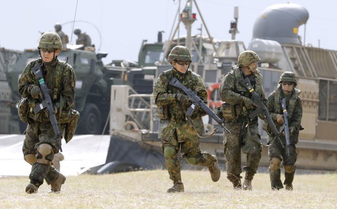 Binh sĩ Nhật Bản trong một cuộc tập trận đổ bộ tại tỉnh Okinawa. Ảnh: Kyodo