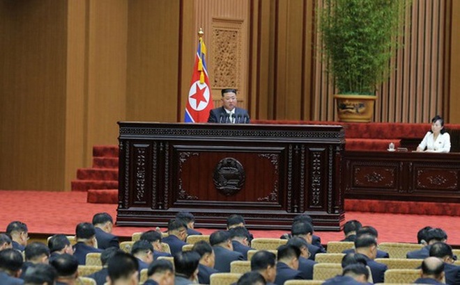 Ông Kim Jong Un phát biểu trước quốc hội Triều Tiên ngày 8-9 - Ảnh: REUTERS