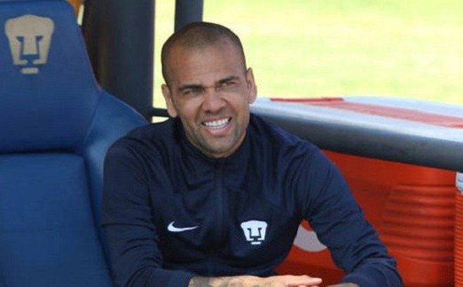 Alves dính bê bối lớn nhất sự nghiệp.