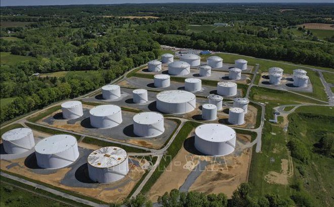 Các bể trữ dầu của Công ty quản lý hệ thống đường ống dẫn dầu Mỹ Colonial Pipeline ở Woodbine, bang Maryland. Ảnh: AFP/TTXVN