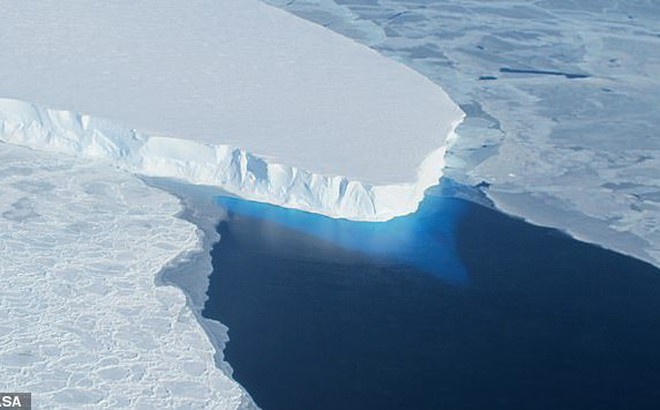 Một góc của sông băng Thwaites. Ảnh: NASA