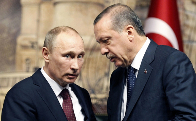 Tổng thống Nga Vladimir Putin (trái) trong một cuộc gặp với người đồng cấp Thổ Nhĩ Kỳ. Ảnh tư liệu: Reuters