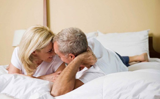 Đôi vợ vợ chồng gần 80 tuổi ngủ riêng nhiều năm nhưng thời gian gần đây người chồng đòi "yêu"