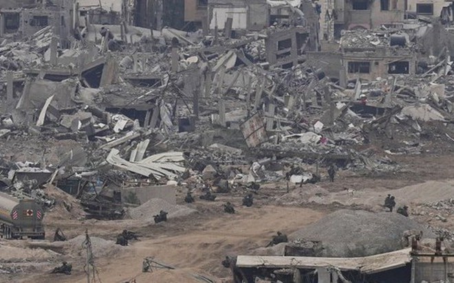 Quân đội Israel hoạt động ở Dải Gaza. (Ảnh: AP)