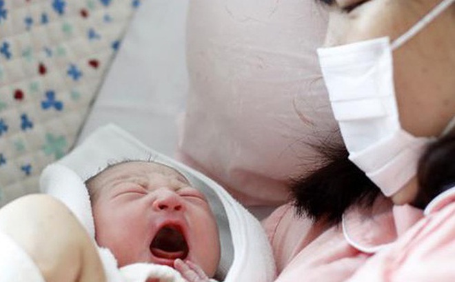 Một bé sơ sinh tại bệnh viện ở Toda, Saitama, Nhật Bản. Ảnh minh họa: Kyodo/TTXVN
