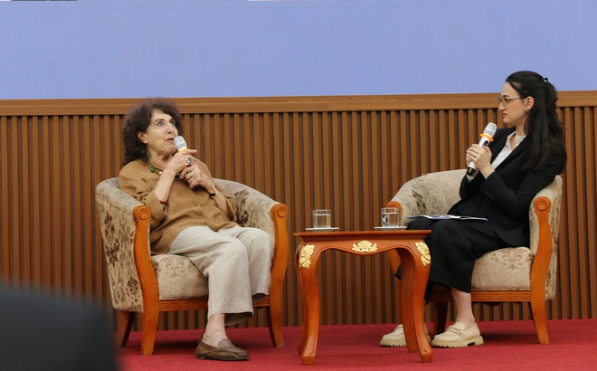 Bà Betty Appel (trái) tại buổi lễ sáng 29/3 tại Hà Nội. Ảnh: Quốc Đạt.