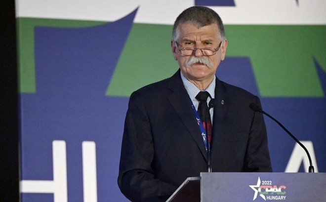 Ông Laszlo Kover có bài phát biểu của Hội nghị Hành động Chính trị Bảo thủ ở Budapest, Hungary ngày 20/5/2022. (Ảnh:AFP / Attila Kisbenedek )
