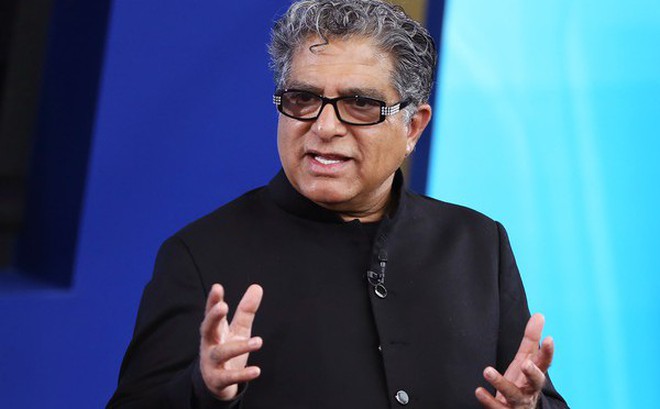 ác sỹ Deepak Chopra, 76 tuổi