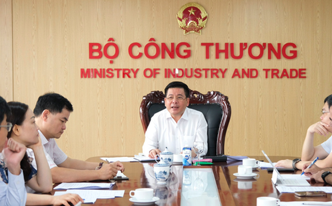 Bộ trưởng Bộ Công Thương Nguyễn Hồng Diên làm việc với Đoàn thanh tra - Ảnh: MOIT/Báo Chính Phủ