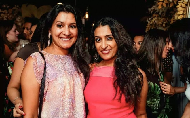 Shailja Ambrose (bên trái) và em gái Neerja Patel (bên phải).
