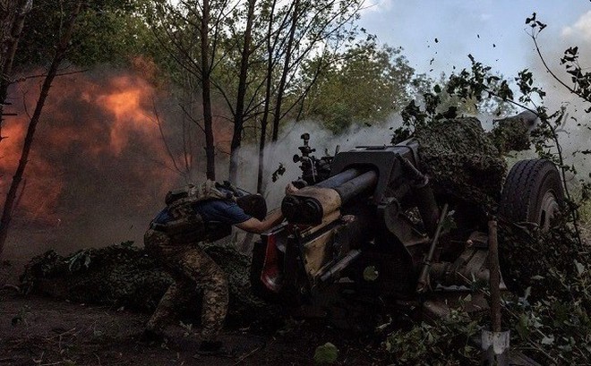 Binh sĩ Ukraine bắn pháo D-30 theo hướng Klishchiivka ở Donetsk, ngày 16/9/2023