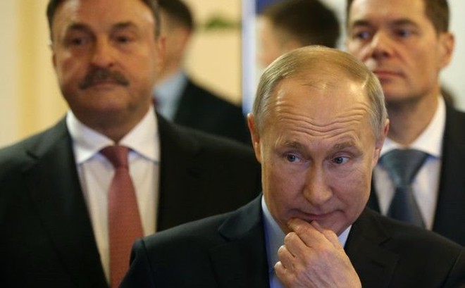 Tỷ phú Andrey Grigoryevich Guryev (trái) cùng Tổng thống Nga Vladimir Putin năm 2020. Ảnh: Getty