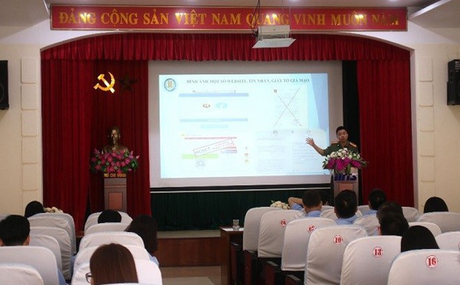 Công an tỉnh Quảng Ninh truyền đạt các nội dung và đặc điểm tội phạm lừa đảo trên mạng xã hội.