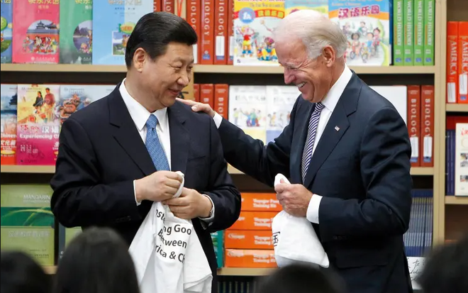 Chủ tịch Trung Quốc Tập Cận Bình (trái) và Tổng thống Mỹ Joe Biden. Ảnh: AP