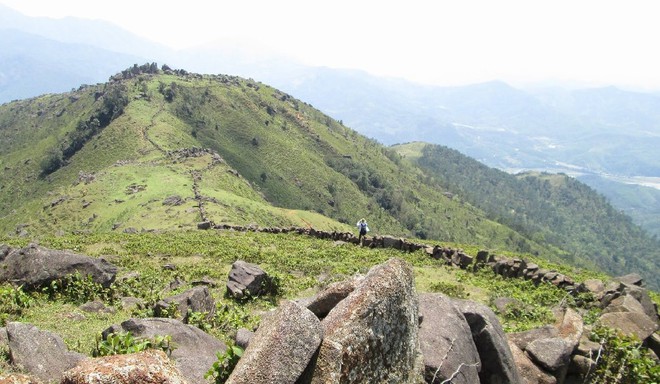 Ngoài biển, Quảng Ninh còn có một vùng núi hoang sơ được ví như "Sa Pa thu nhỏ", cách Hạ Long hơn 100km - Ảnh 5.