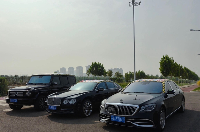 Hàng loạt chủ xe Mercedes ở Trung Quốc phủ bạt trên nóc sau vụ "Maybach 7,5 tỷ mới mua đã dột nước", chuyện gì đang xảy ra? - Ảnh 2.