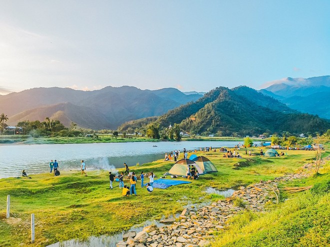 Phát hiện một "vịnh Hạ Long thu nhỏ" ở Đà Nẵng, cách thành phố 20km, du khách nhận xét cực hợp đi vào mùa thu - Ảnh 11.