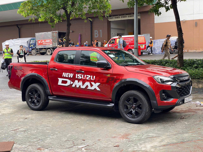 Tóm gọn Isuzu D-Max 2024 lộ diện tại Việt Nam: Ngoại hình hầm hố, đáng tiếc thiếu ADAS khó cạnh tranh Ranger - Ảnh 5.