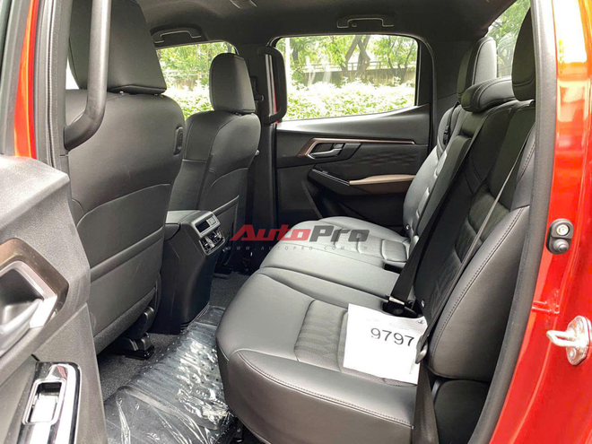 Tóm gọn Isuzu D-Max 2024 lộ diện tại Việt Nam: Ngoại hình hầm hố, đáng tiếc thiếu ADAS khó cạnh tranh Ranger - Ảnh 9.