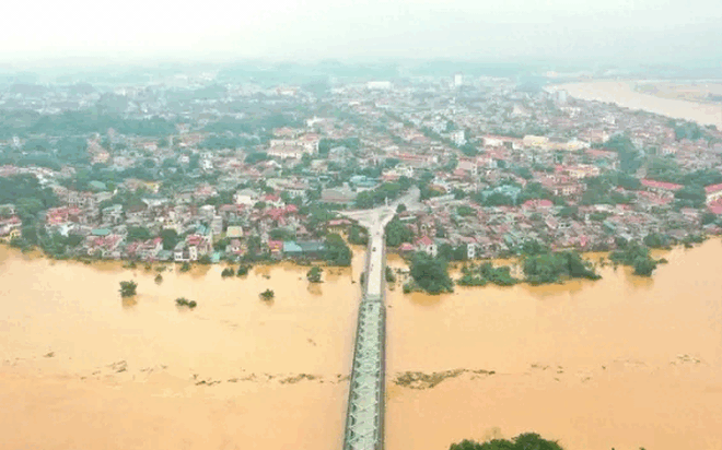 Cầu Yên Bái (Ảnh: TTXVN)
