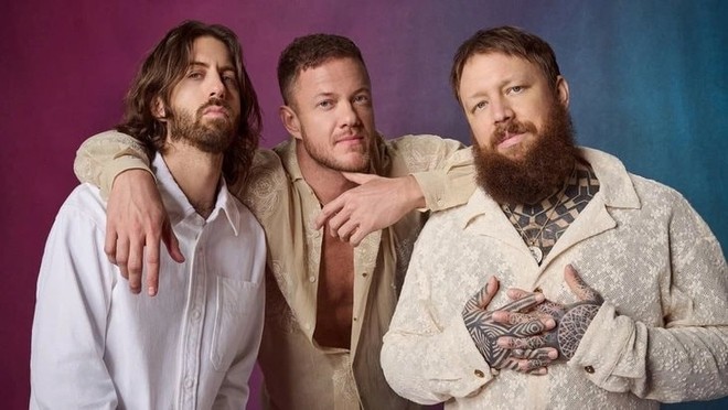 Các thành viên của nhóm Imagine Dragons, bao gồm tay guitar Wayne Sermon, giọng ca chính kiêm trưởng nhóm Dan Reynolds và tay bass Ben McKee (từ trái sang). Ảnh: Spotify