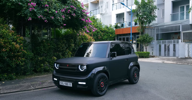 "Pháp sư" Mr. Xuân Hoàn thay áo mới cho VinFast VF 3: mini Defender phiên bản "hoàng tử bóng đêm", cặp đèn pha đổi màu theo ý thích - Ảnh 7.