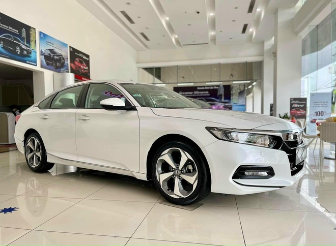 Honda Accord giảm giá 250 triệu tới tận Tết Nguyên đán, quyết thoát khỏi nhóm xe bán chậm - Ảnh 4.