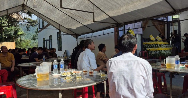 Thầy T và con trai bị tai nạn tử vong khiến nhiều người thương xót.

