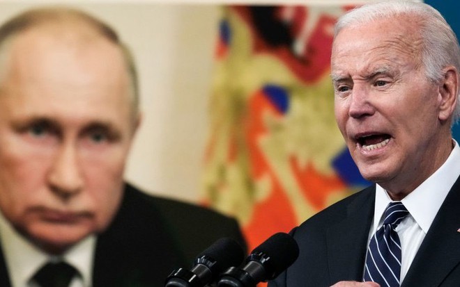 Tổng thống Mỹ Joe Biden (trái) và Tổng thống Nga Vladimir Putin